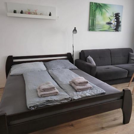 Apartment Klimka With Balcony, Free Wifi And Free Parking Братислава Екстериор снимка