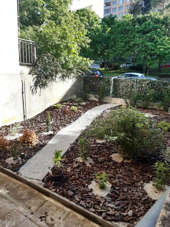 Apartment Klimka With Balcony, Free Wifi And Free Parking Братислава Екстериор снимка