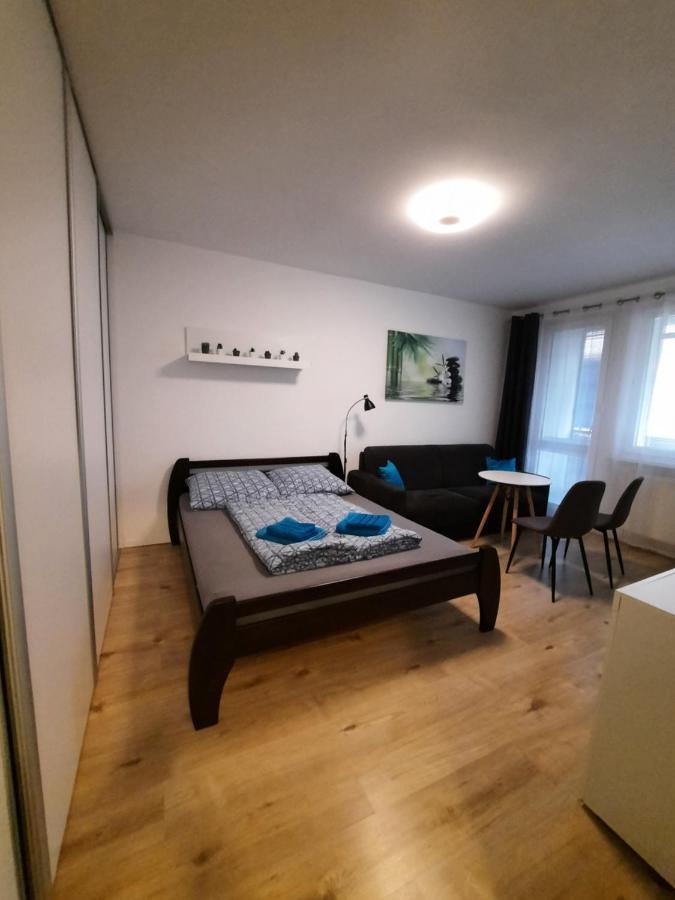 Apartment Klimka With Balcony, Free Wifi And Free Parking Братислава Екстериор снимка