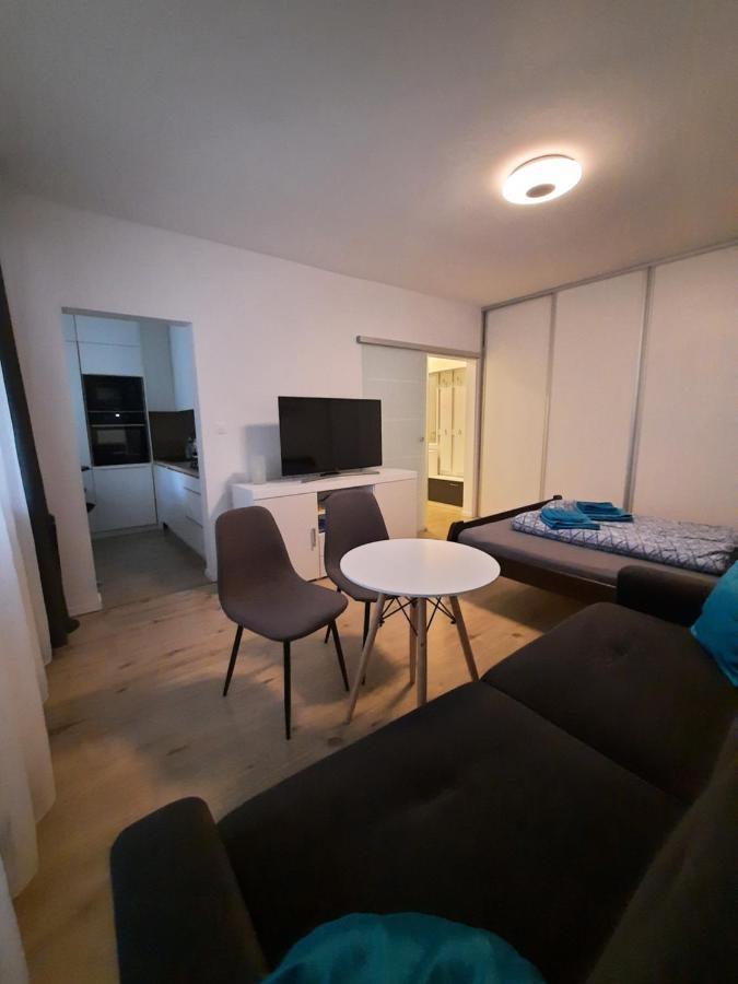 Apartment Klimka With Balcony, Free Wifi And Free Parking Братислава Екстериор снимка