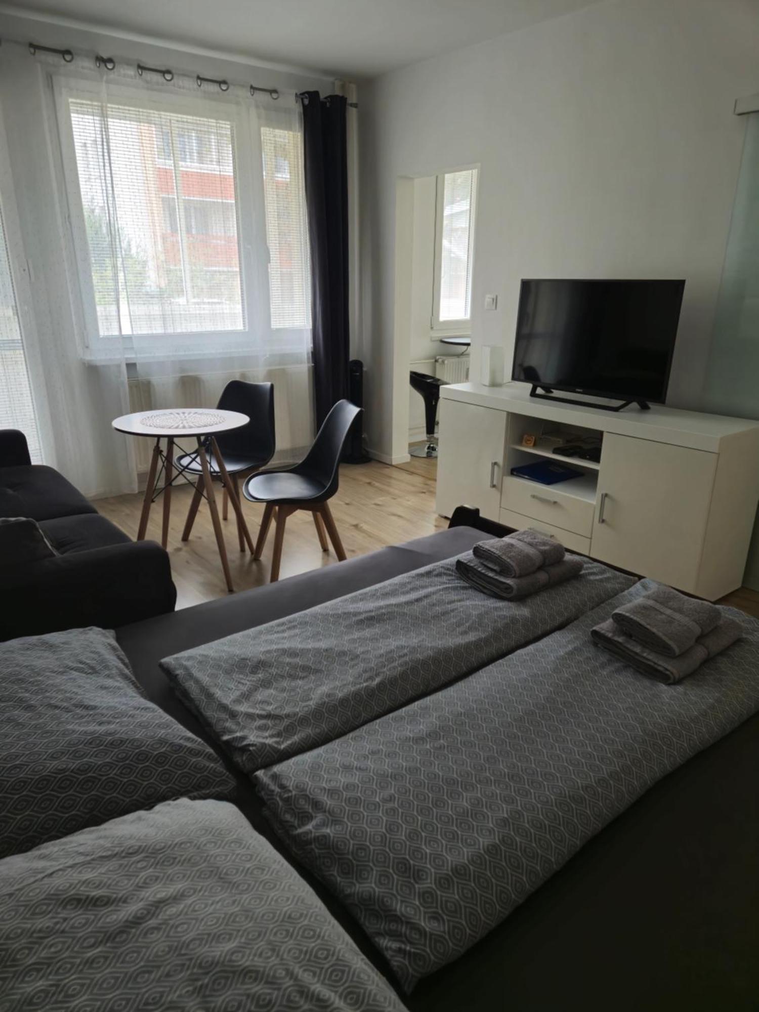 Apartment Klimka With Balcony, Free Wifi And Free Parking Братислава Екстериор снимка